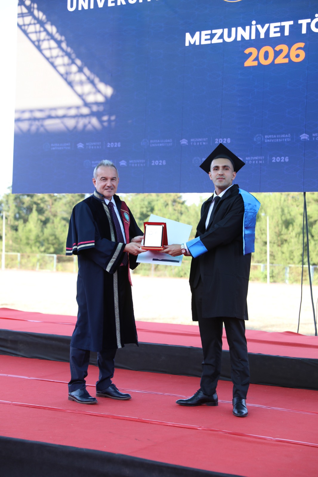 Bursa Uludağ Üniversitesi Teknik Bilimler Meslek Yüksekokulu'nda Mezuniyet Coşkusu